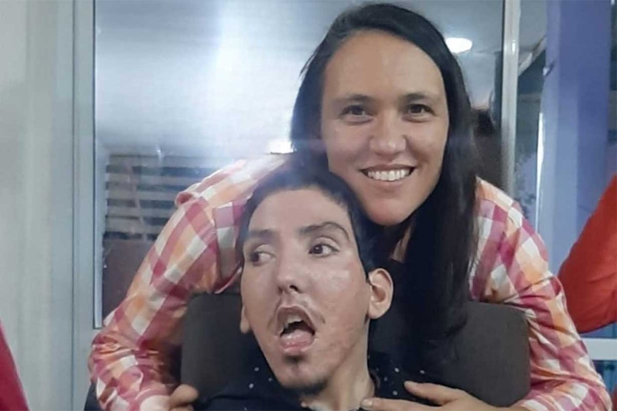 Mariana y Agust&iacute;n, su hijo mayor