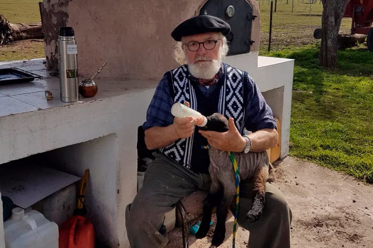 Daniel cria ovejas en el sur entrerriano.