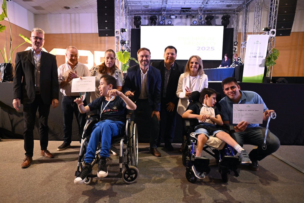 Tambi&eacute;n entregaron premios a la educaci&oacute;n especial