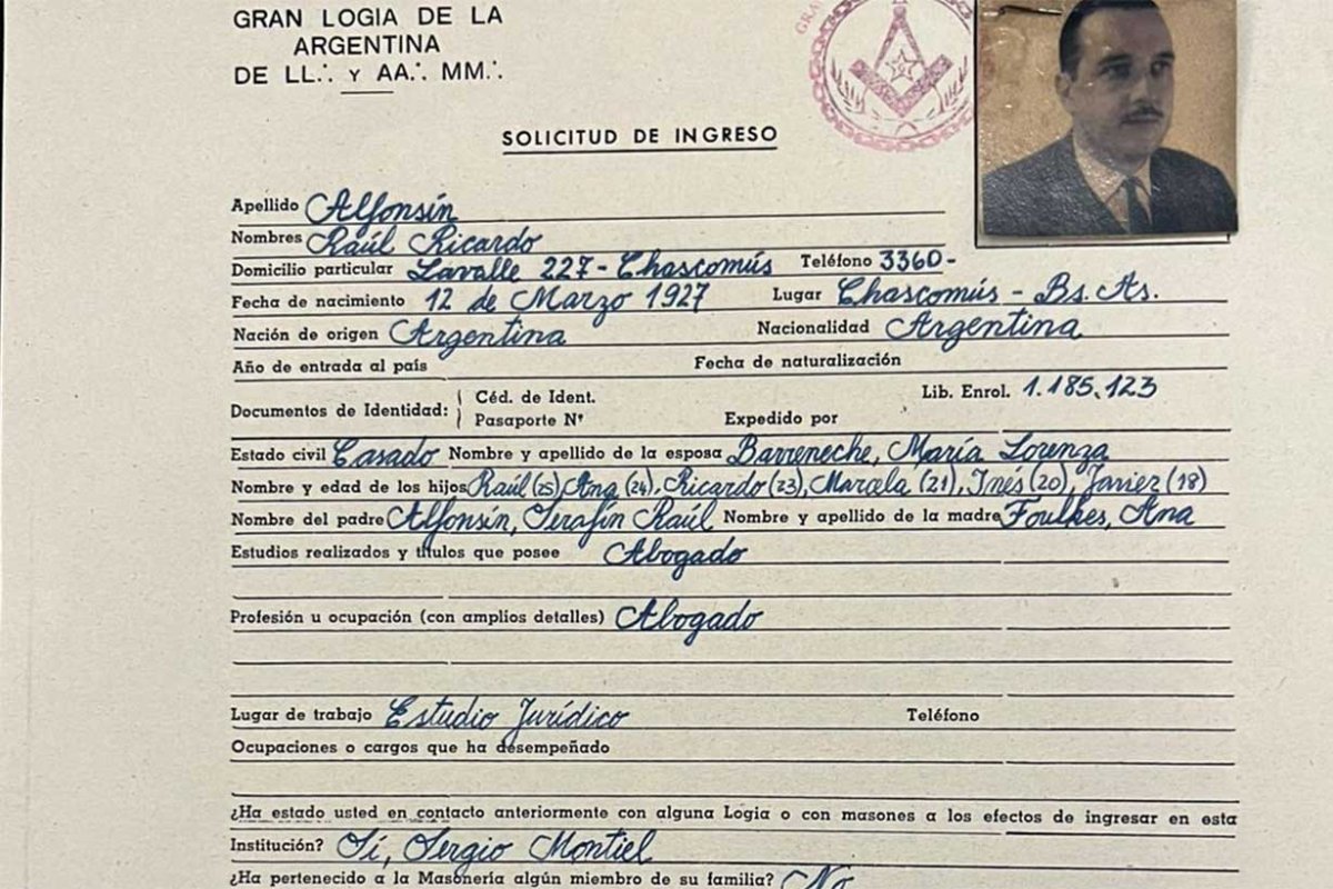 &iquest;Montiel inici&oacute; a Alfons&iacute;n en la masoner&iacute;a?