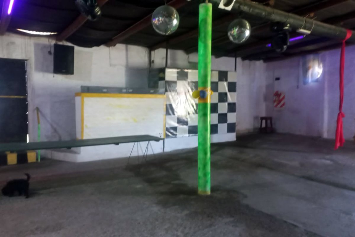 Ah&iacute; deb&iacute;a funcionar un sal&oacute;n comunitario.
