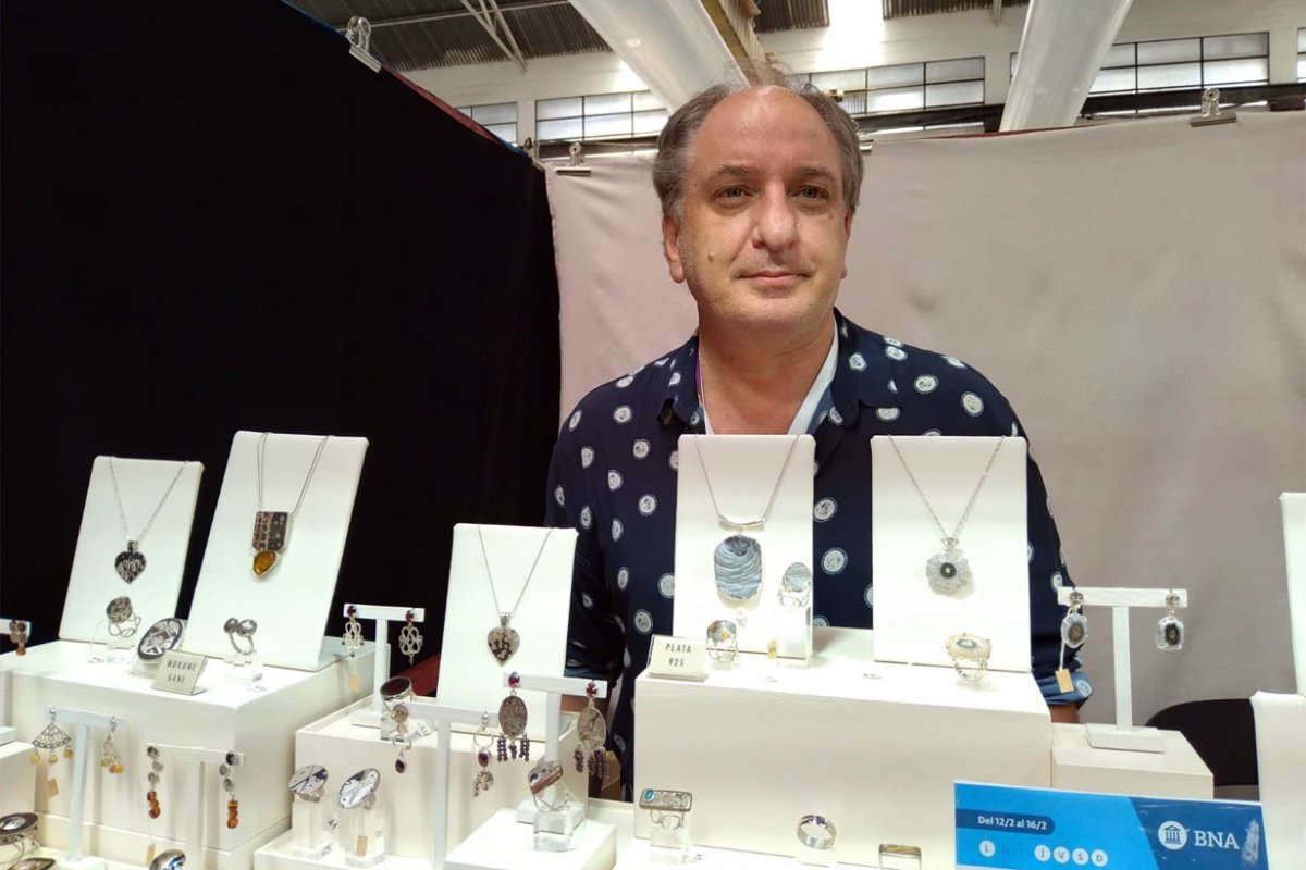 Orfebre en Col&oacute;n: Gerardo Zelalia reside en CABA.