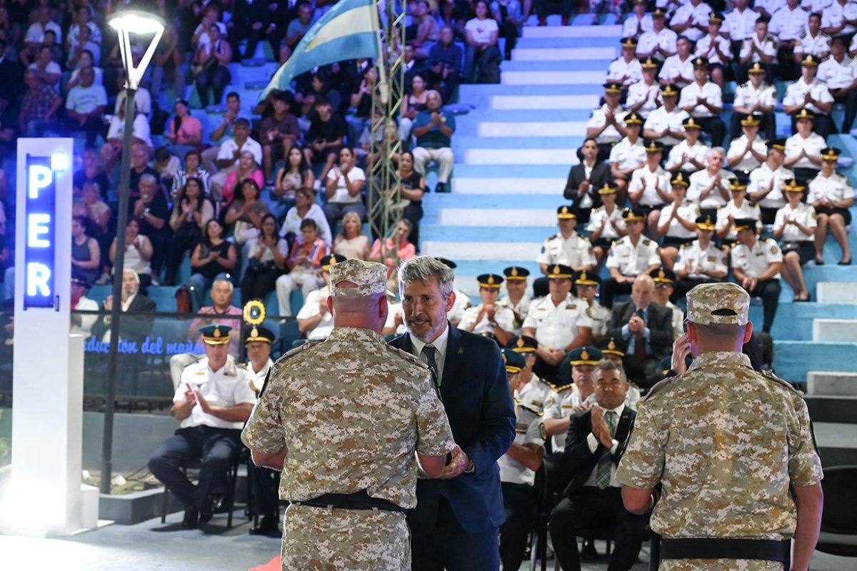 Frigerio en la escuela Salvador Maci&aacute;.