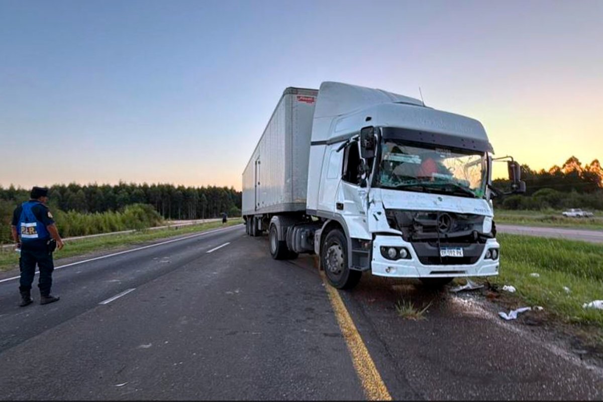 El choque fue en el carril que va de norte a sur.