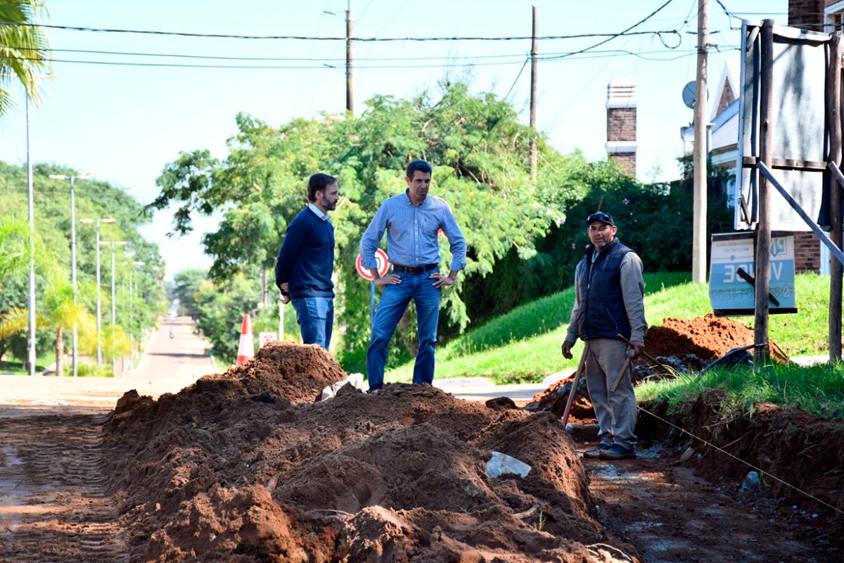 Azcu&eacute; en obras de Chajar&iacute; y Salto Uruguayo.