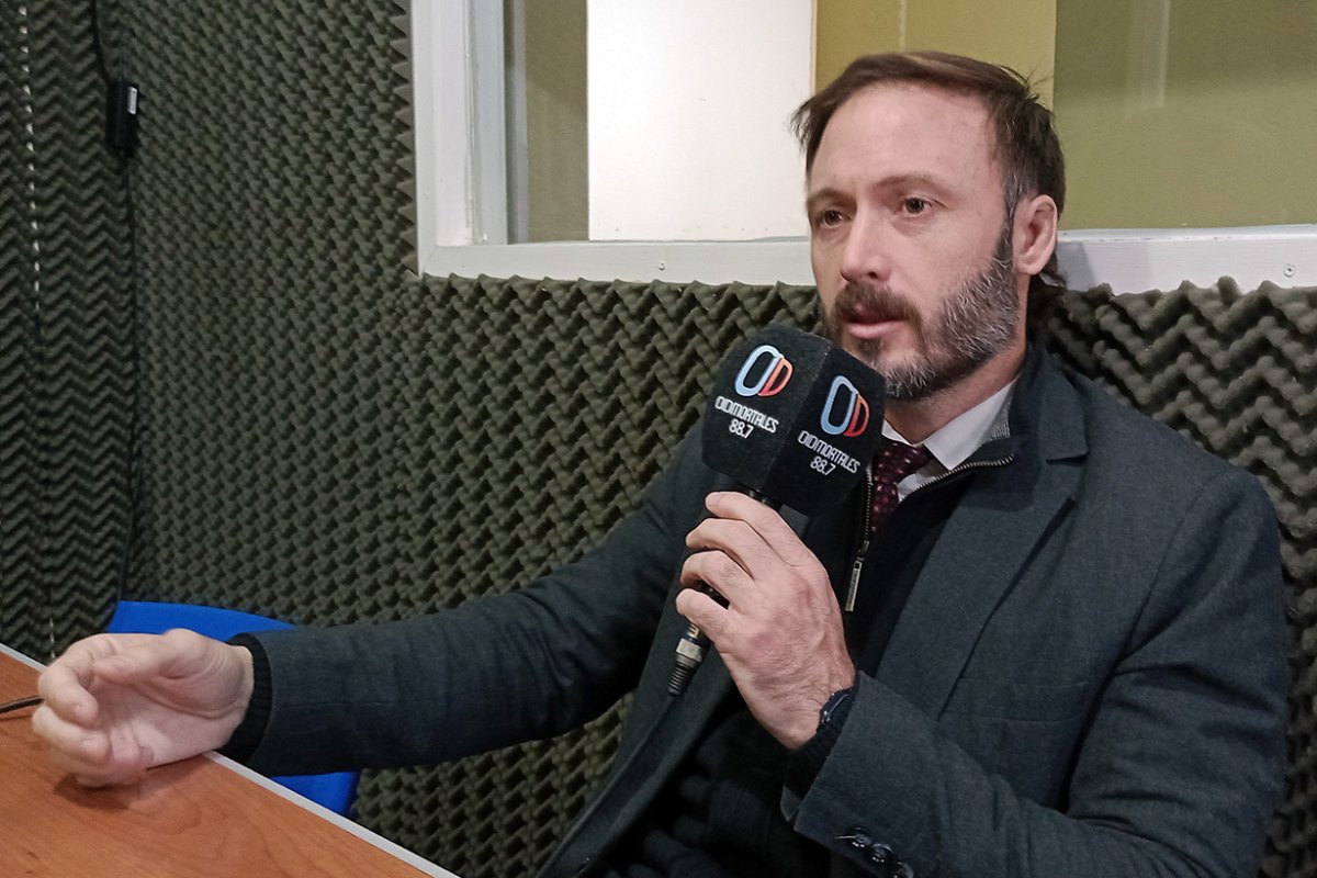 Azcu&eacute; en los estudios de O&iacute;d Mortales Radio
