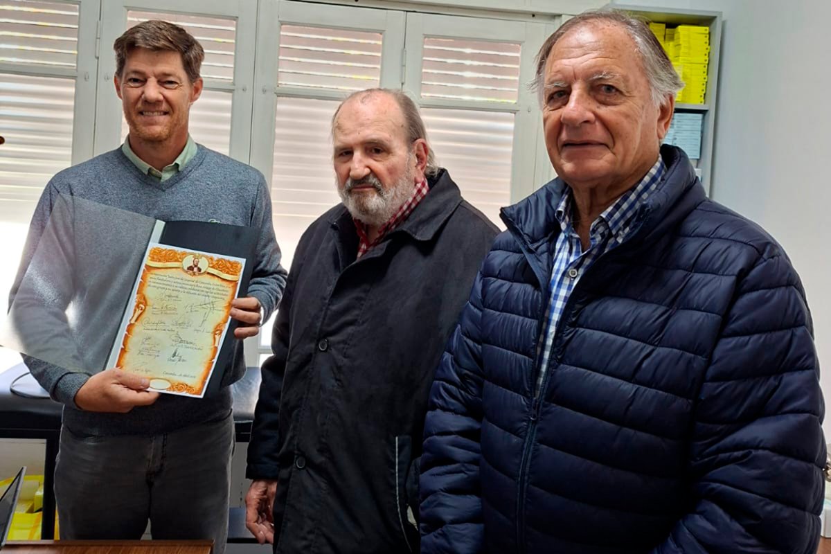 Salduna y Garayalde con el hijo de la profesora.