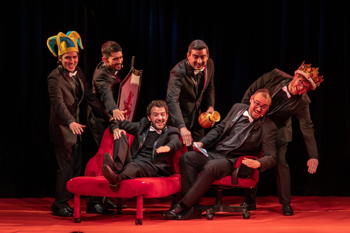 Humor&uacute;sica y su tribujo a Les Luthiers.