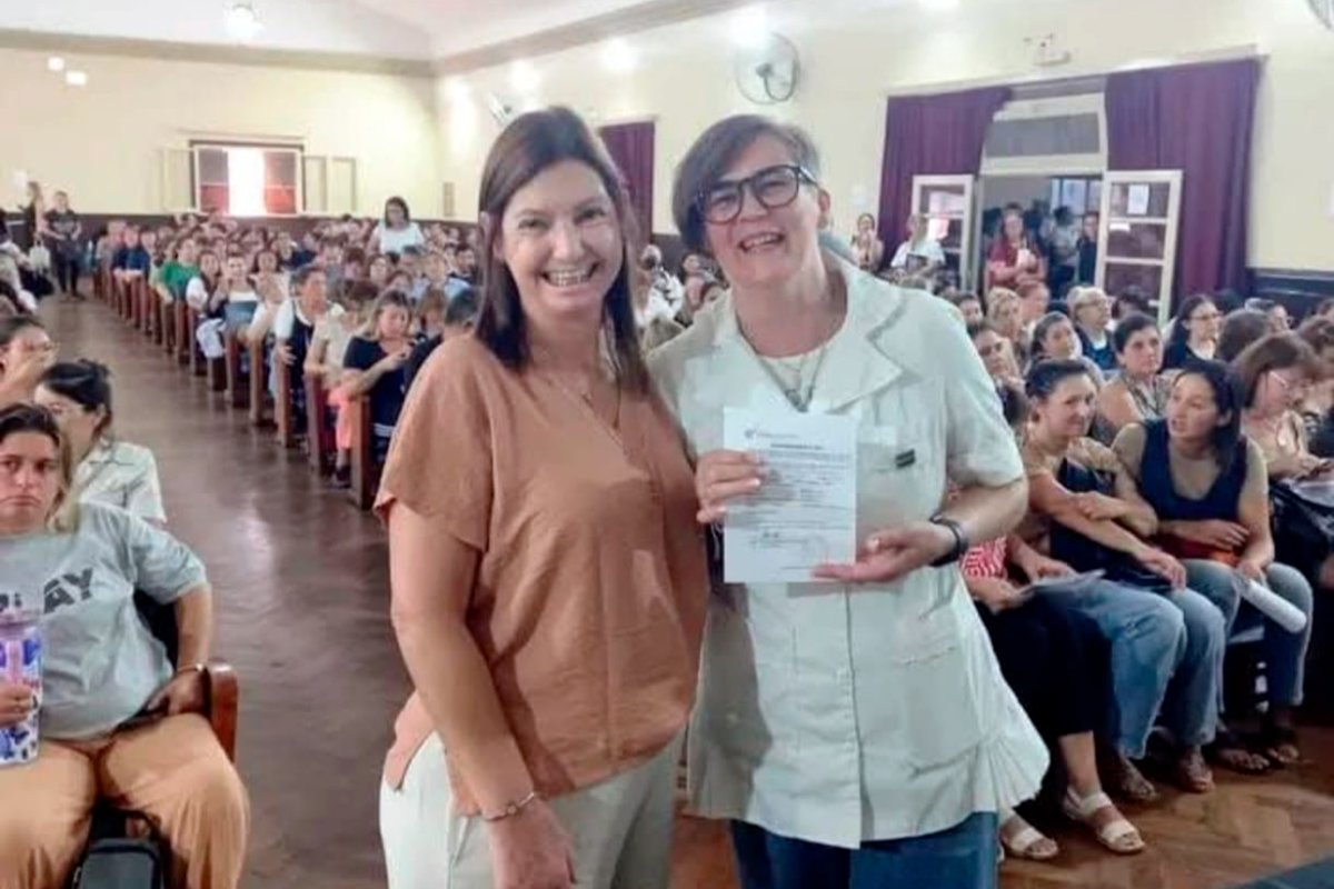 Silvia Faura con la vicerrectora denunciada.