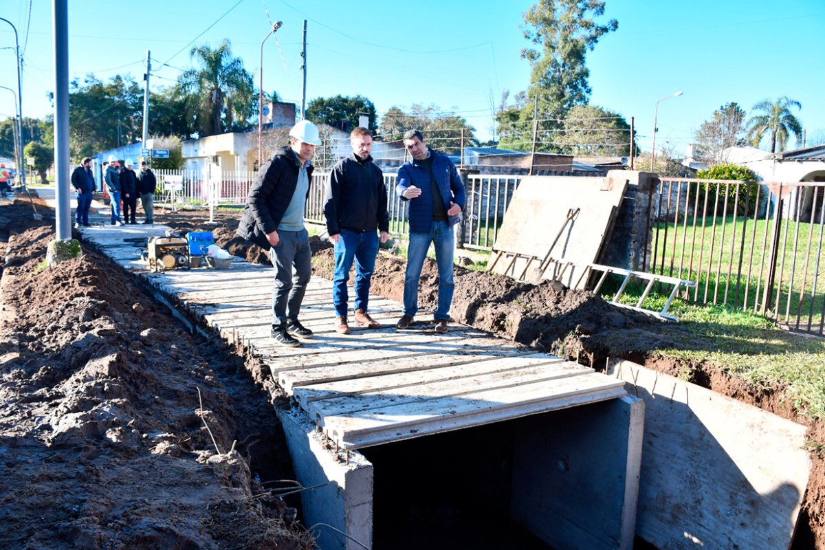 Azcu&eacute; y Esquibel, en obras de Salto Uruguayo.