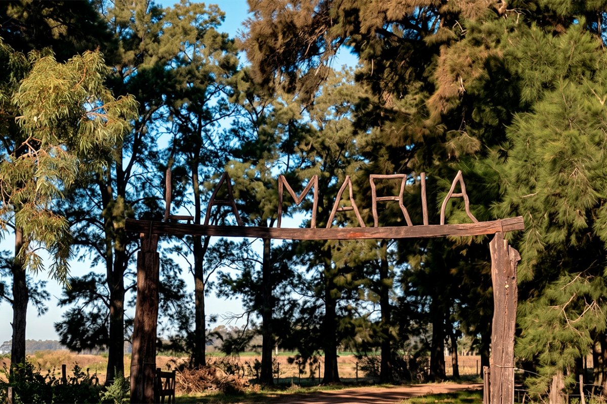 Acceso a La Mar&iacute;a (foto mejorada con IA).