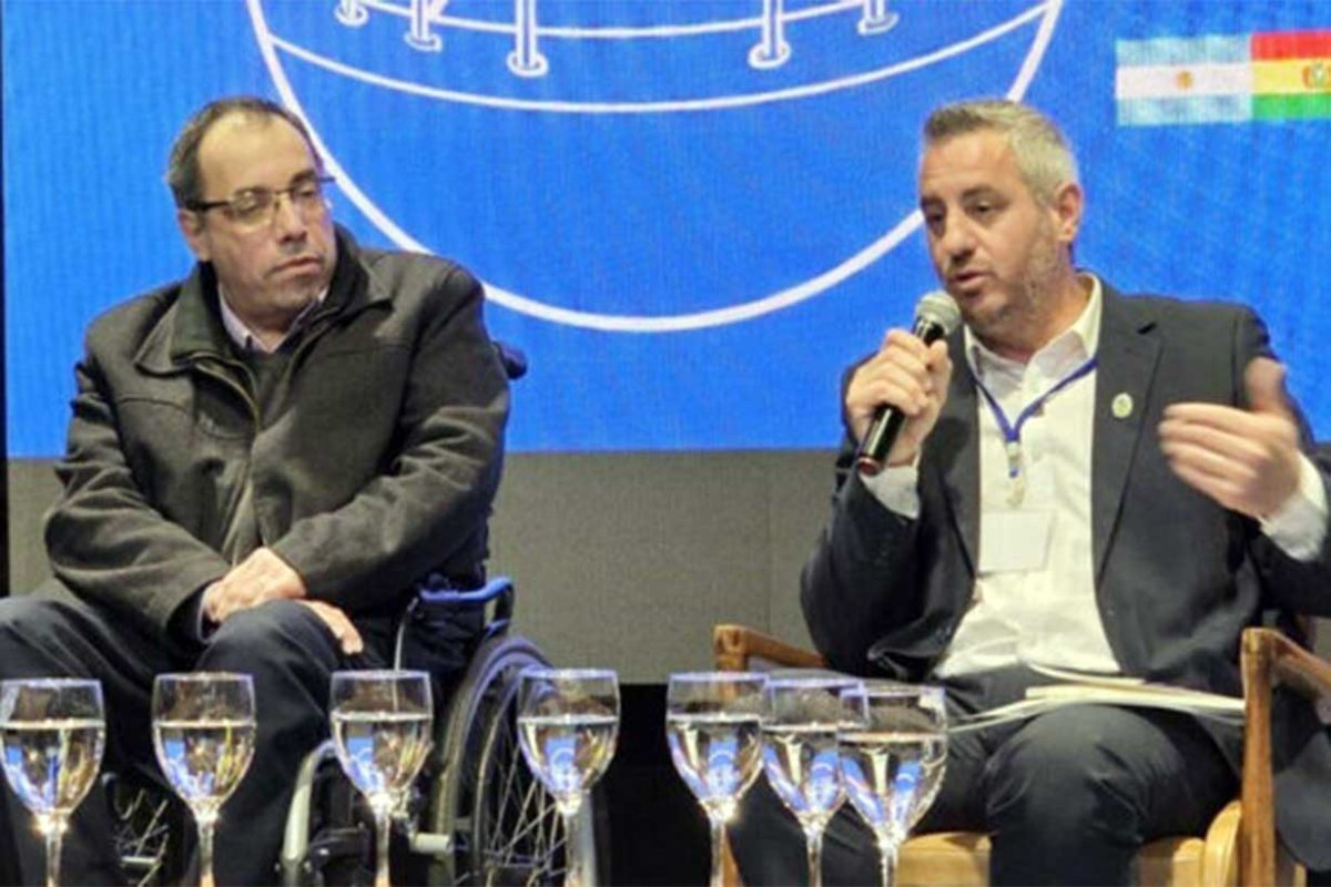 Walser expuso en Uruguay el Modelo Col&oacute;n