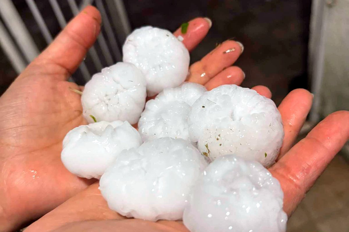 Granizo en Guichon, Paysand&uacute;, este domingo.
