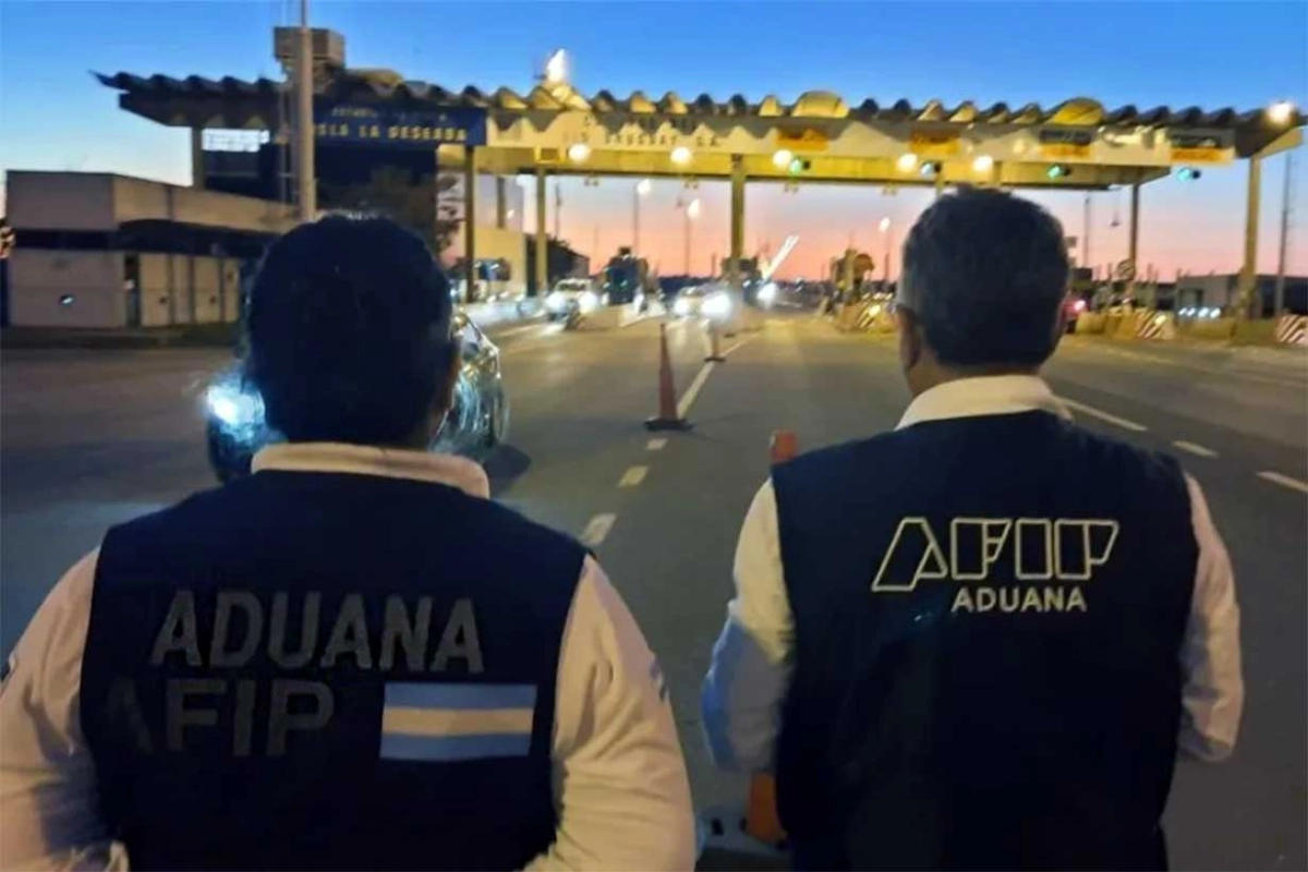 Las donaciones est&aacute;n firmadas por Eduardo Menem